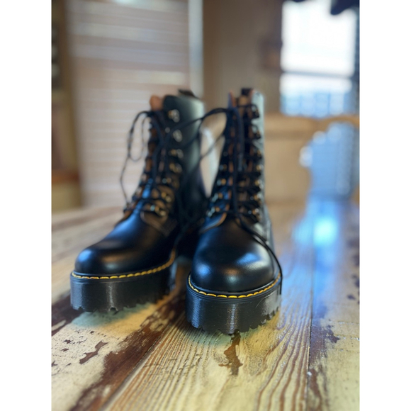 DR. MARTENSLeona Black Lace Up Boots Size 6